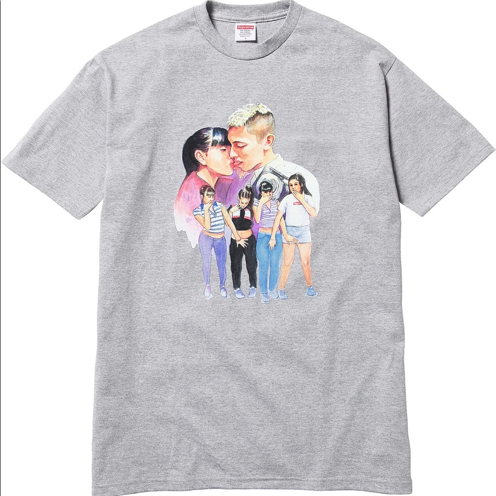 ❄️SOLD❄️Supreme Kiss tee